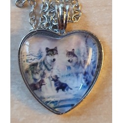 Kette mit Herz Cabochon Wölfe