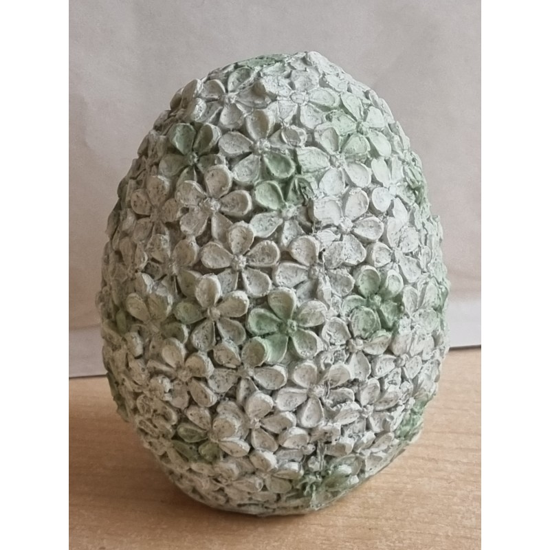 Ei mit Blumen mint Polyresin