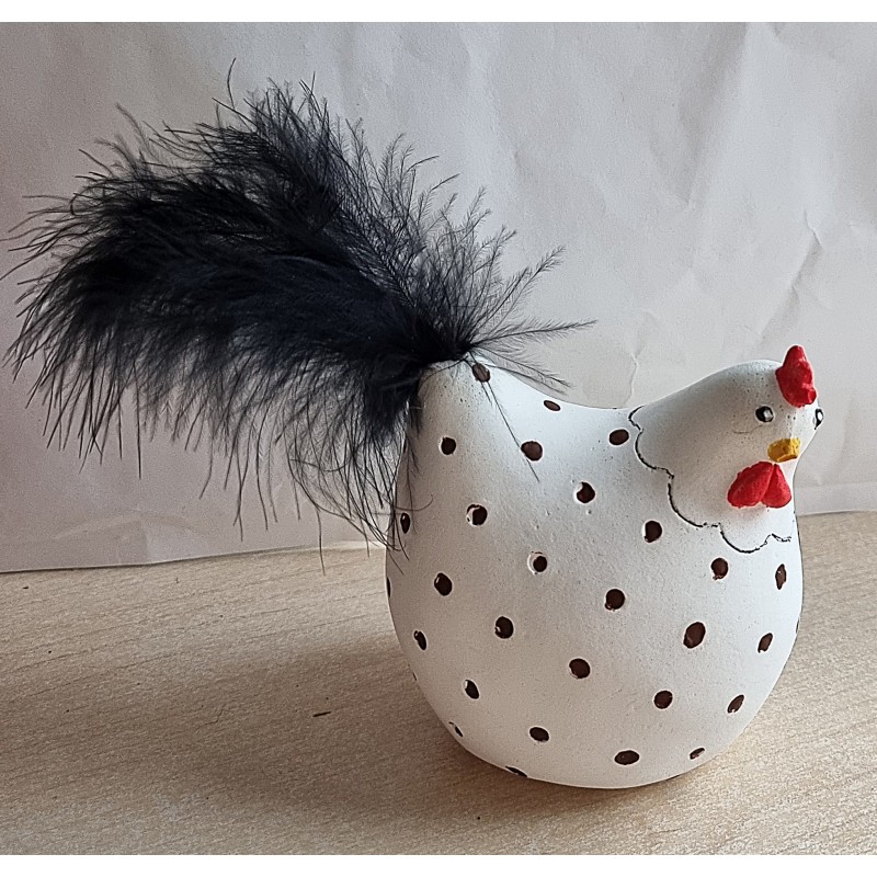 Beton Huhn mit braunen tupfen und schwarzem Schwanz