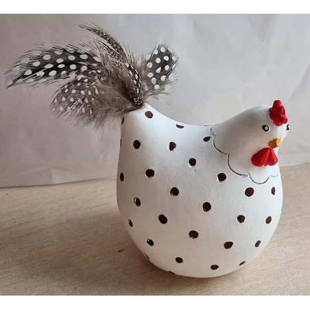 Beton Huhn mit braunen tupfen und braunem Schwanz