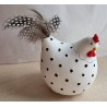 Beton Huhn mit braunen tupfen und braunem Schwanz