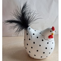 Beton Huhn mit schwarzen tupfen und schwarzem Schwanz