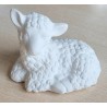 Beton Schaf liegend weiss