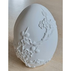 Beton Ei mit Blumen weiss