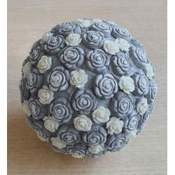 Rosenkugel aus Beton 1