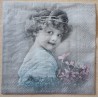 Serviette Mädchen mit Blumenstrauss