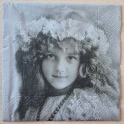 Serviette Mädchen mit Blumenkranz