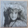 Serviette Mädchen mit Blumenkranz