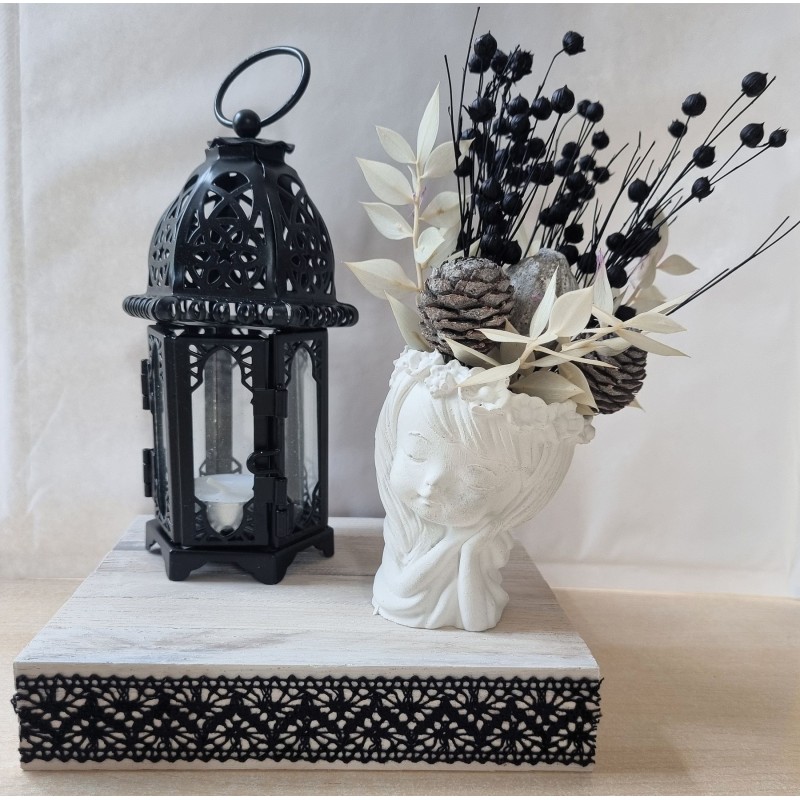 Teelichtdeko mit Trockenblumen schwarz
