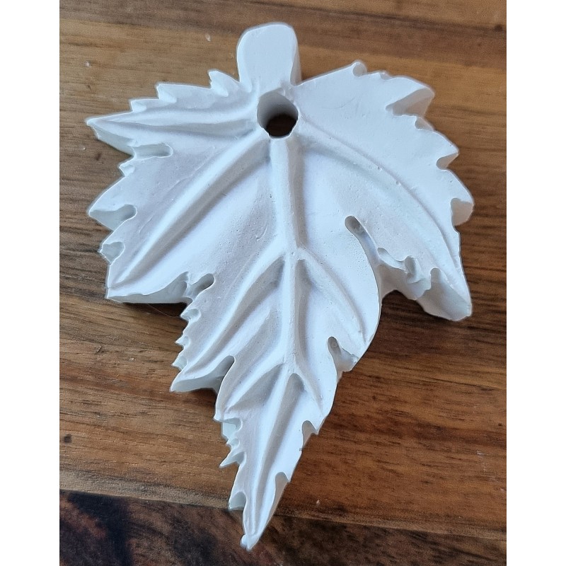 Beton Ahornblatt zum Hängen weiss