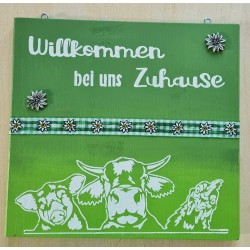 Schild "Herzlich Willkommen bei uns Zuhause "  grün