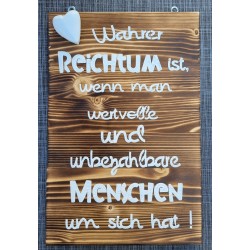 Schild geflammt  " Wahrer Reichtum..."