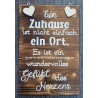 Schild geflammt  " Ein Zuhause..."