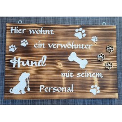Schild geflammt  " Hier wohnt ein..."