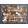 Schild geflammt  " Hier wohnt ein..."