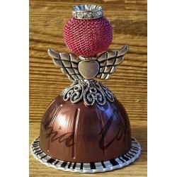Engel aus Vertuo Kaffeekapseln magenta/pink