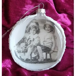 Glaskugel flach Nostalgie "Mädchen/Junge/Schlitten"