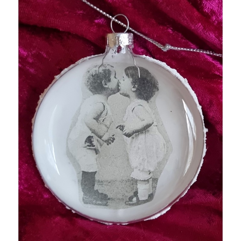 Glaskugel flach Nostalgie "Mädchen/Junge stehen küssend"