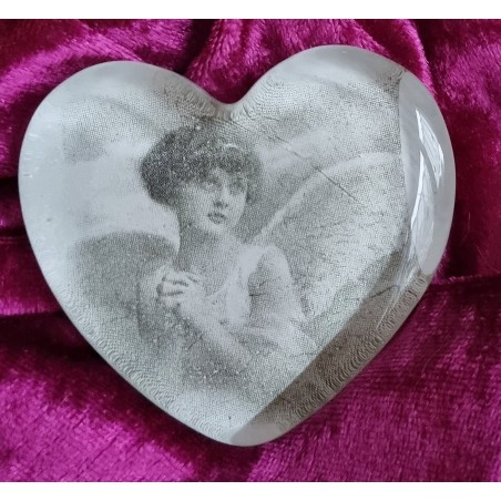 Glas Herz Nostalgie  "Engelmädchen dunkle Haare betet"