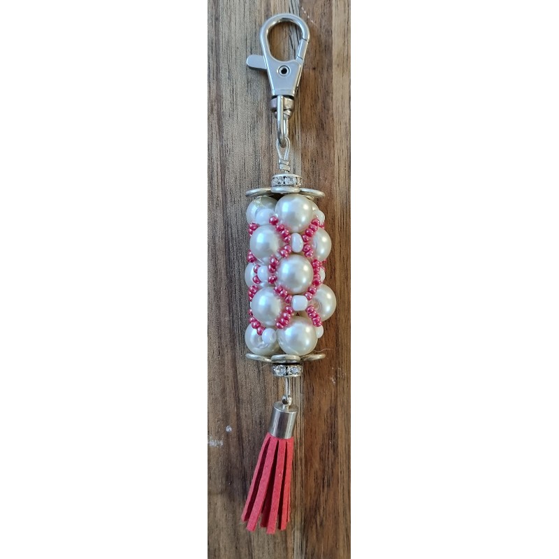 Handgefädelter Schlüsselanhänger weiss/rot/silber