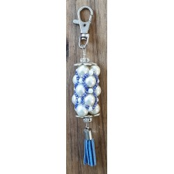 Handgefädelter Schlüsselanhänger weiss/blau/silber