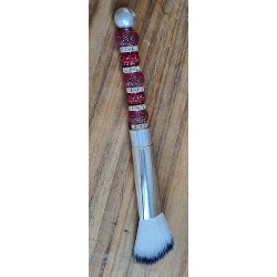 Kosmetik Pinsel gross und schräg   weinrot
