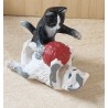 Junge Katzen spielend mit Ball
