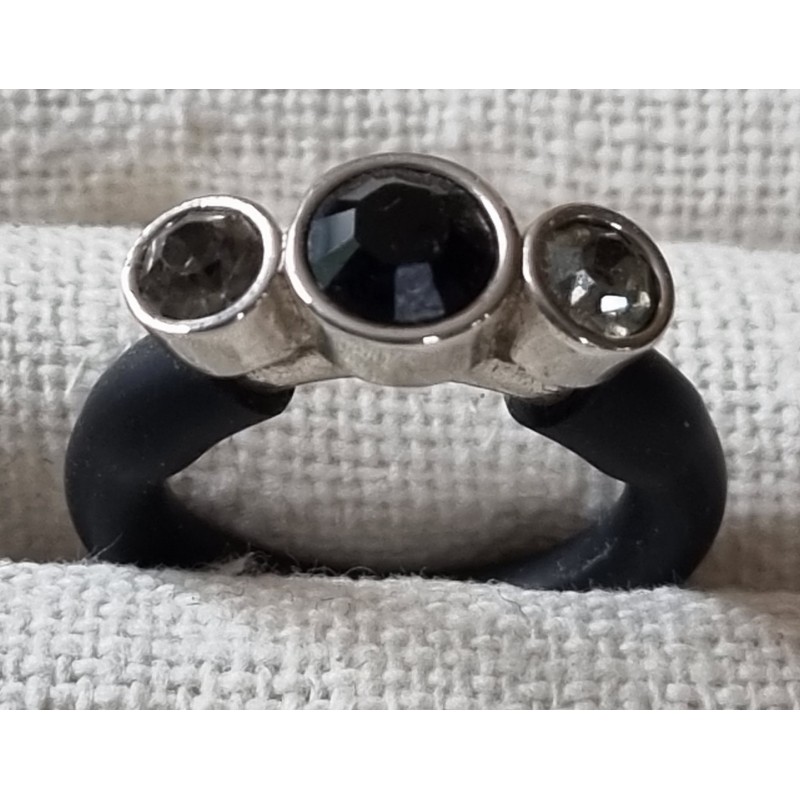 Ring mit Swarovski Steinen schwarz/hellgrau