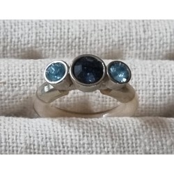 Ring mit Swarovski Steinen türkis/transparent