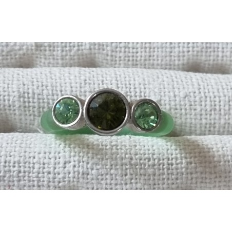 Ring mit Swarovski Steinen hellgrün