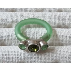 Ring mit Swarovski Steinen hellgrün