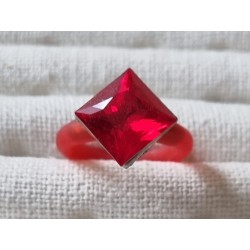 Ring mit Swarovski Steinen Quadrat rot