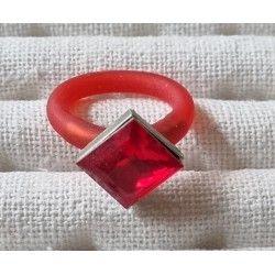 Ring mit Swarovski Steinen Quadrat rot