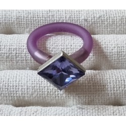 Ring mit Swarovski Steinen Quadrat lila