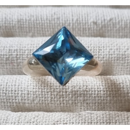 Ring mit Swarovski Steinen Quadrat türkis/transparent