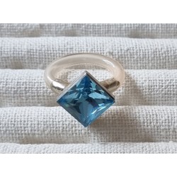 Ring mit Swarovski Steinen Quadrat türkis/transparent