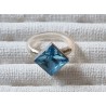 Ring mit Swarovski Steinen Quadrat türkis/transparent