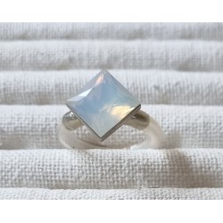 Ring mit Swarovski Steinen Quadrat weiss/transparent