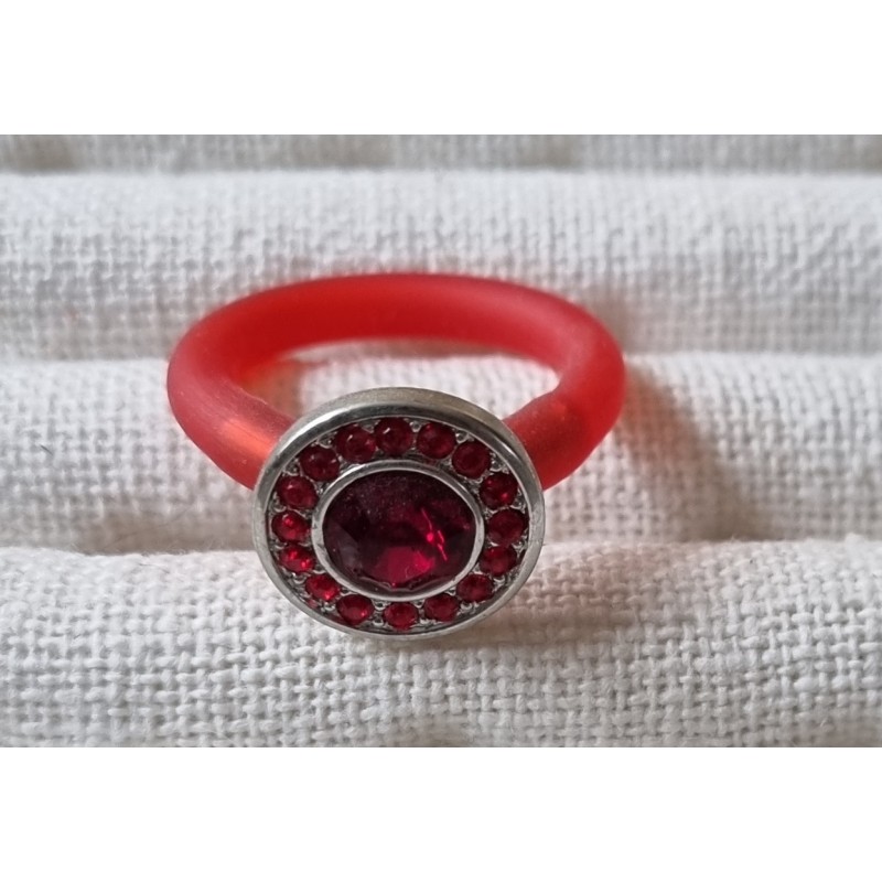 Ring mit Swarovski Steinen Rund rot