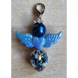 Perlen Engel mit Kunststoff Flügel blau