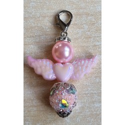 Perlen Engel mit Kunststoff Flügel rosa