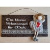 Schild dunkel " Ein kleiner Schutzengel..." Stoff Engel/grau