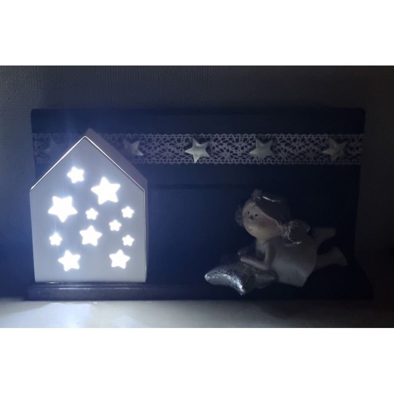 Holz Balken mit LED Haus/Engel liegend mit Stern