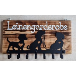 Leinengarderobe geflammt drei Hunde