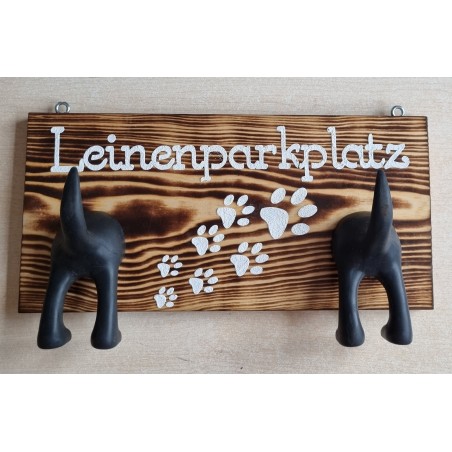 Leinenparkplatz geflammt mit zwei Hundehintern schwarz
