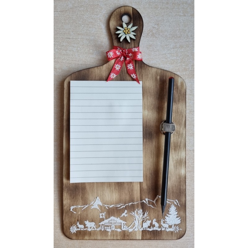 Notizblock mit Bleistift auf Holzbrettchen Alpenfeeling rot