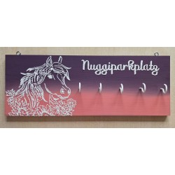 Nuggiparkplatz Pferd pflaume/coralle