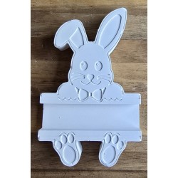 Beton Hase flach mit Fliege