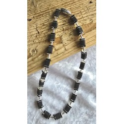 Kette mit Würfel-Perlen schwarz
