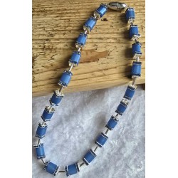 Kette mit Würfel-Perlen blau